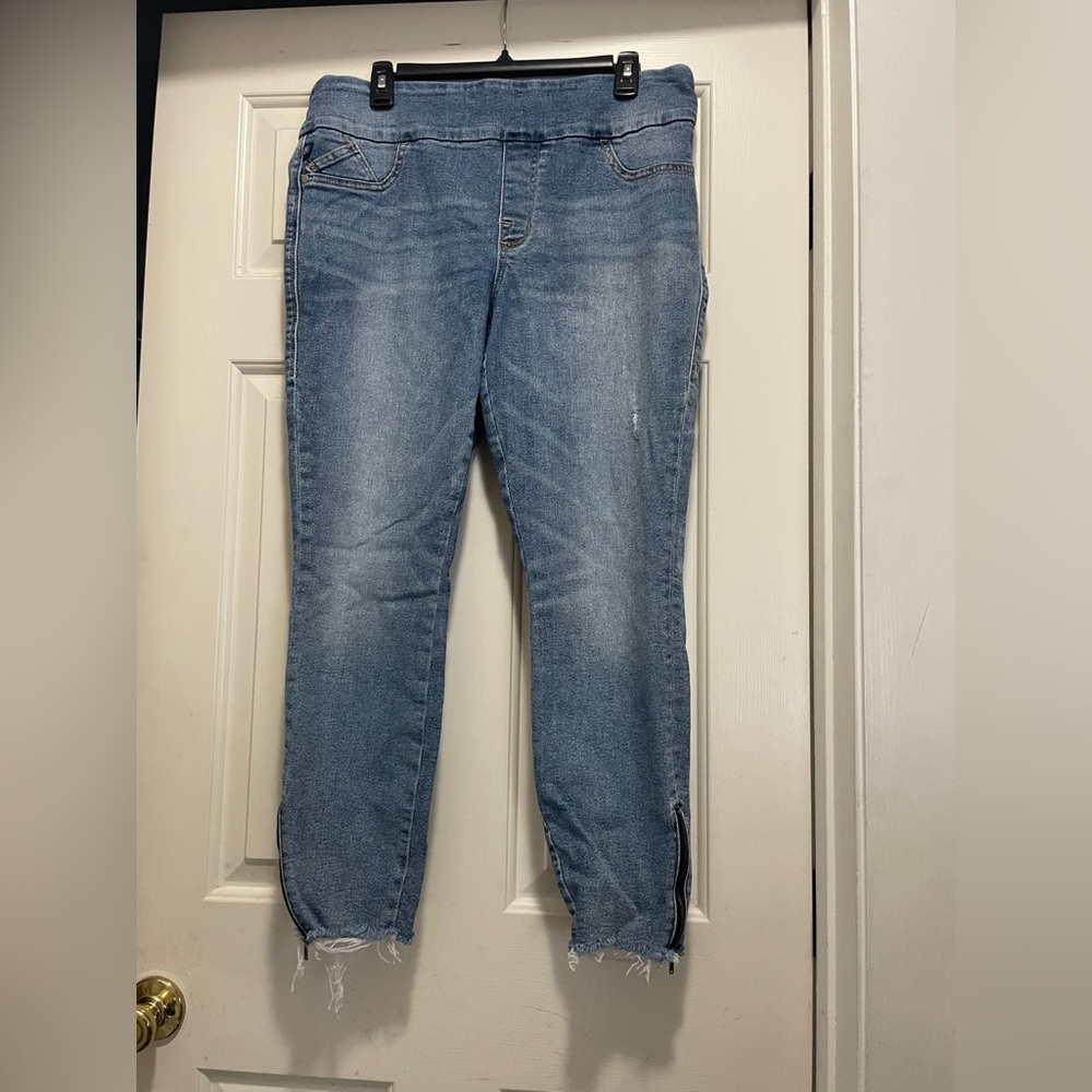 Women’s Rock & Republic Fever Pull On Skinny Jeans with Zipper Details size 16